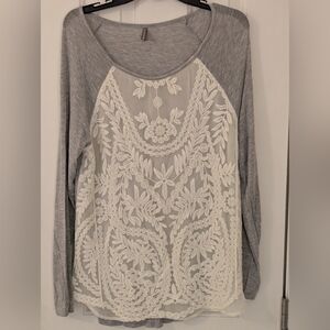 Soft grey and cream lace long-sleeved t-shirt, size large